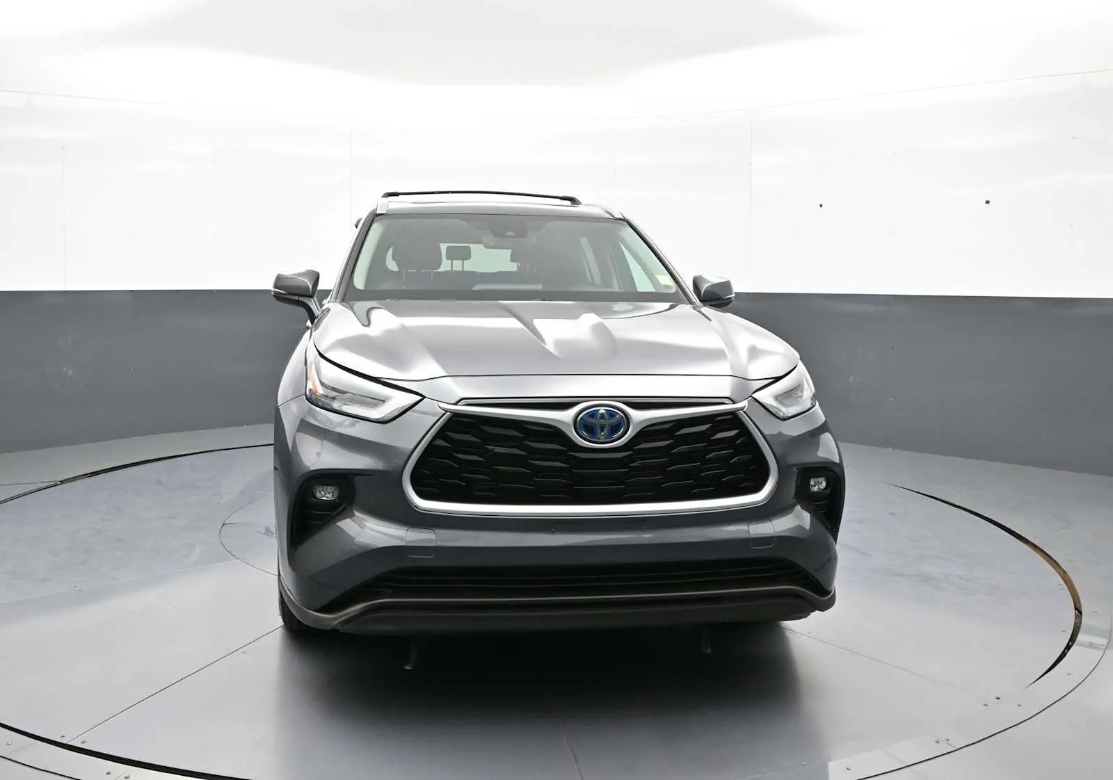 Gray 2022 Toyota Highlander Hybrid XLE for sale in Brooklyn, NY