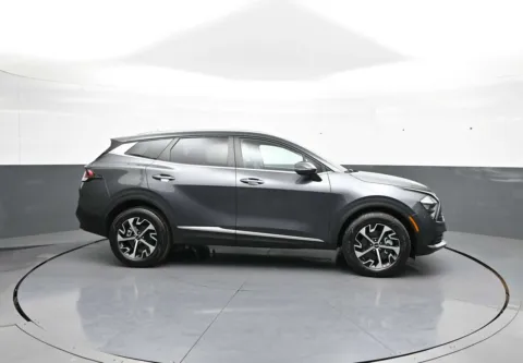 More photos of 2023 Kia Sportage Hybrid EX at Acura of Brooklyn, NY