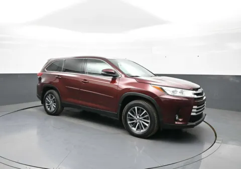 Another view of 2019 Toyota Highlander XLE for sale in Brooklyn, NY at Acura of Brooklyn