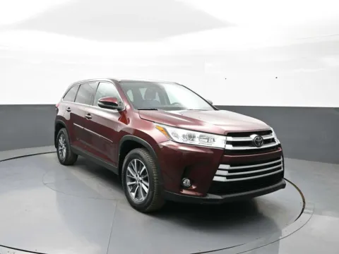 Photos of 2019 Toyota Highlander XLE for sale in Brooklyn, NY at Acura of Brooklyn