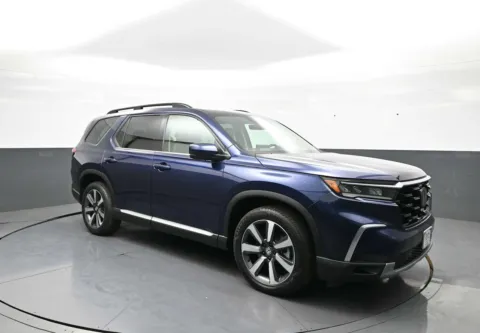 More photos of 2025 Honda Pilot Touring at Acura of Brooklyn, NY