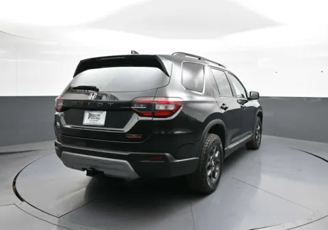 More photos of 2024 Honda Pilot TrailSport at Acura of Brooklyn, NY