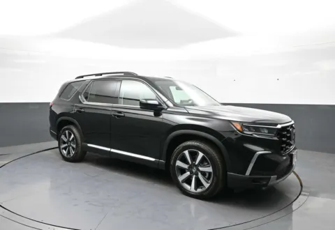 More photos of 2025 Honda Pilot Touring at Acura of Brooklyn, NY