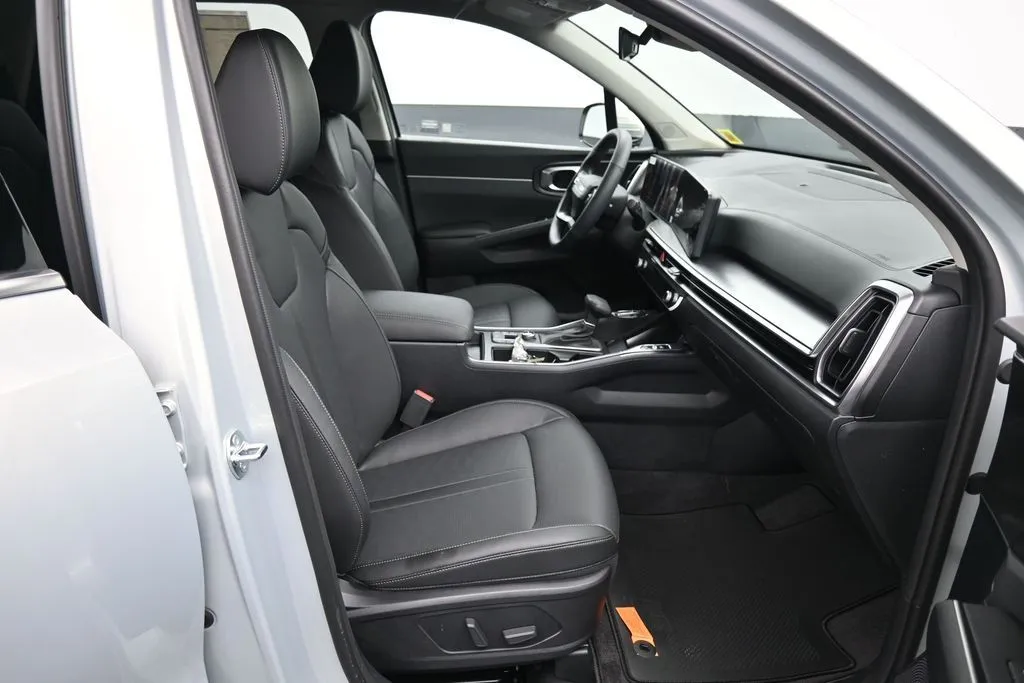 2026 Kia Sorento EX - Photo 26
