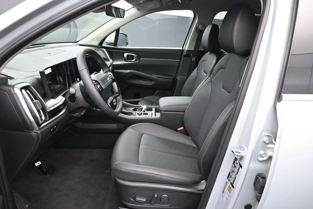 2026 Kia Sorento EX - Photo 18