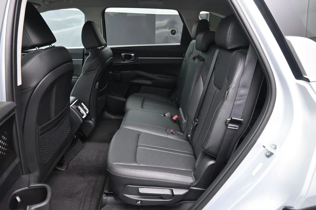2026 Kia Sorento EX - Photo 21
