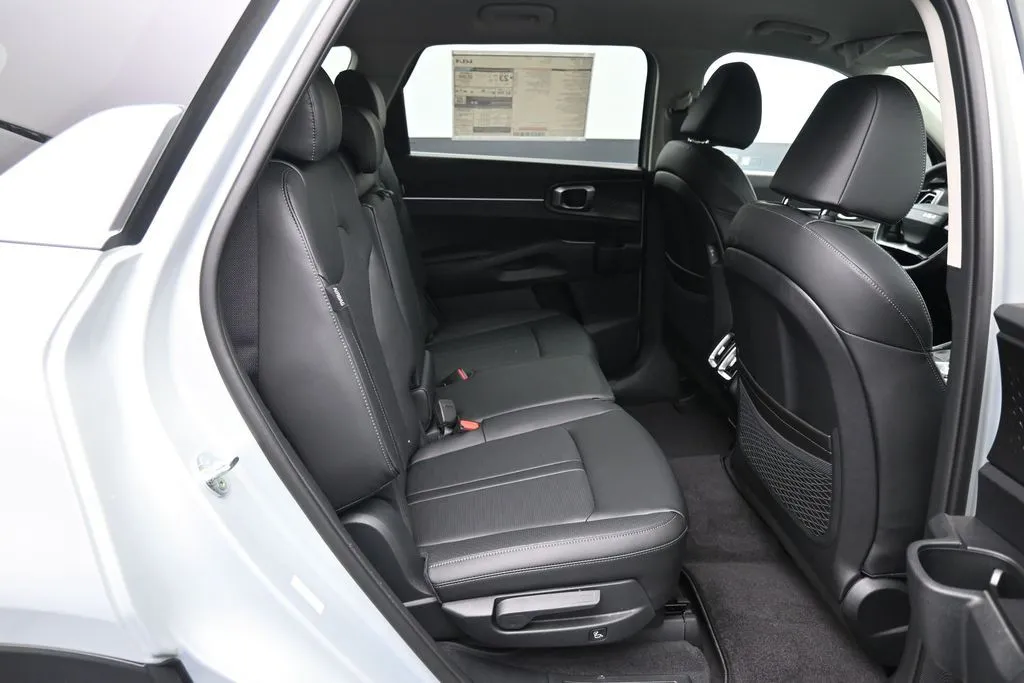2026 Kia Sorento EX - Photo 25