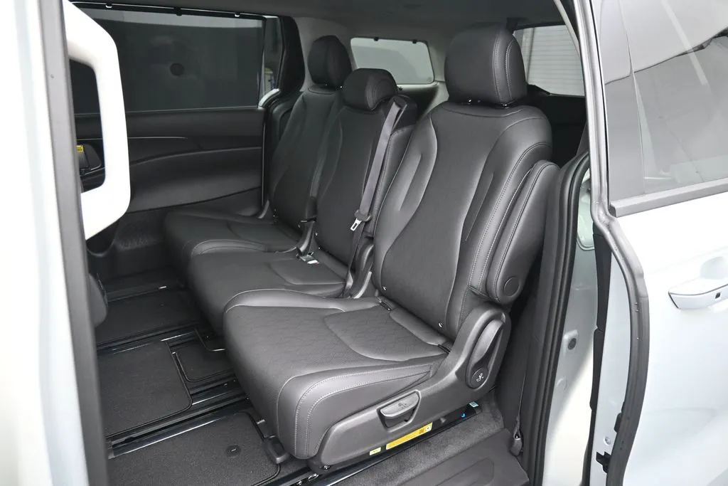 2026 Kia Carnival SX - Photo 24