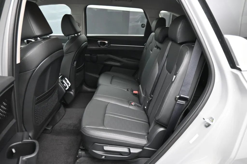 2026 Kia Sorento EX - Photo 21