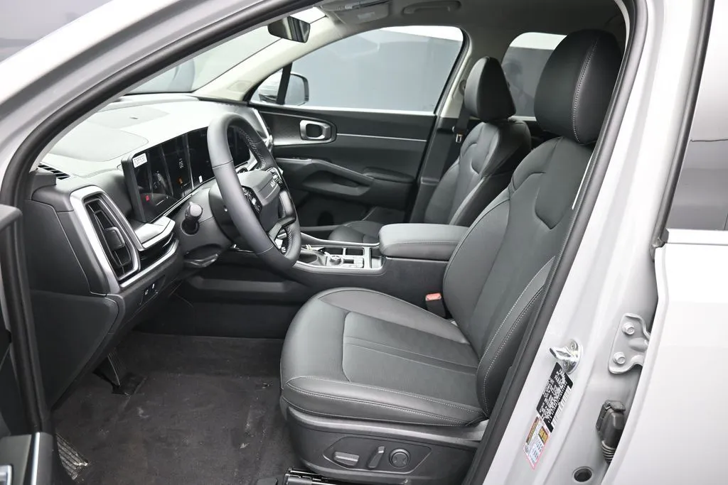 2026 Kia Sorento EX - Photo 18