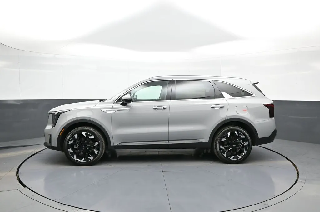 2026 Kia Sorento EX - Photo 9