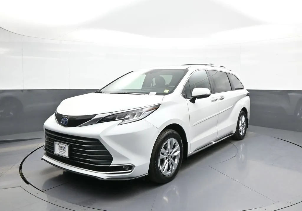 Unknown 2025 Toyota Sienna Limited for sale in Brooklyn, NY