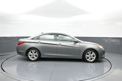 More photos of 2013 Hyundai Sonata Limited at Plaza Kia, NY