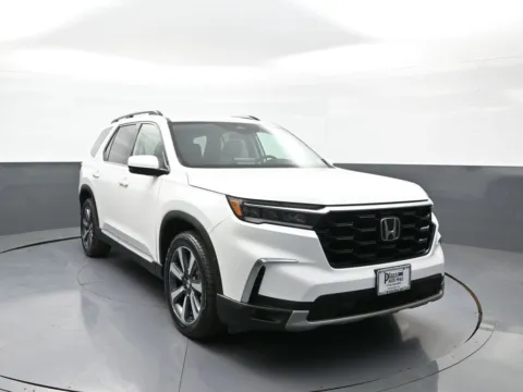 Another view of 2024 Honda Pilot Touring for sale in Brooklyn, NY at Plaza Kia