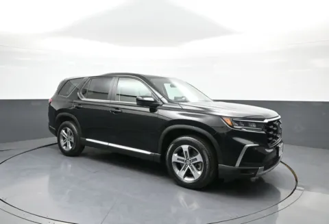 More photos of 2023 Honda Pilot EX-L at Plaza Kia, NY