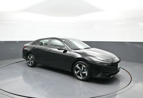 More photos of 2023 Hyundai Elantra SEL at Plaza Kia, NY