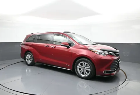 More photos of 2021 Toyota Sienna Platinum at Plaza Kia, NY