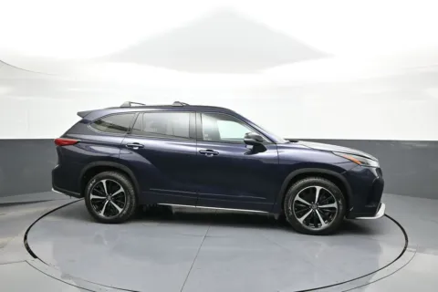 More photos of 2021 Toyota Highlander XSE at Plaza Kia, NY