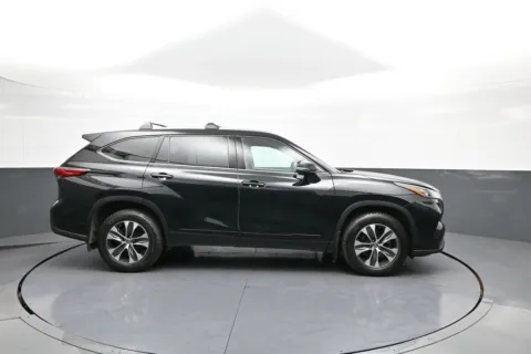 More photos of 2020 Toyota Highlander XLE at Plaza Kia, NY