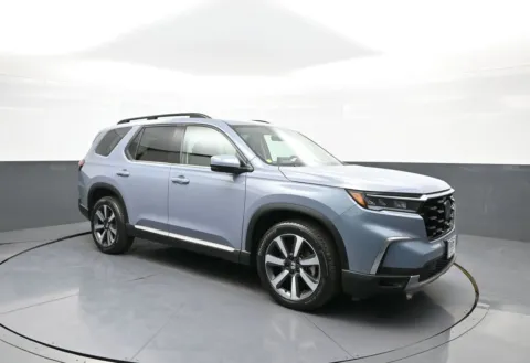 More photos of 2023 Honda Pilot Touring at Plaza Kia, NY
