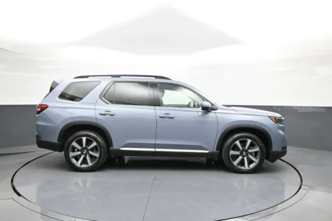 More photos of 2023 Honda Pilot Touring at Plaza Kia, NY