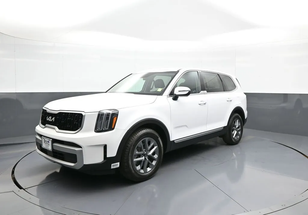 White 2024 Kia Telluride LX for sale in Brooklyn, NY
