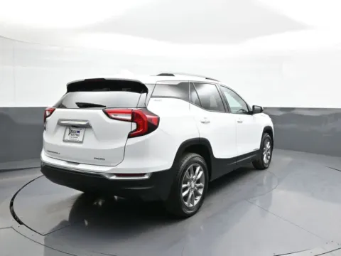 More photos of 2022 GMC Terrain SLT at Plaza Kia, NY