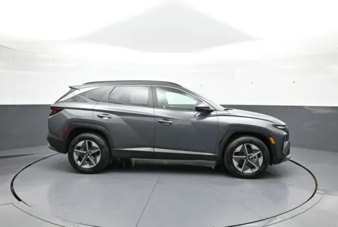 More photos of 2025 Hyundai Tucson SEL at Plaza Kia, NY