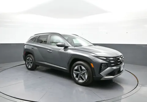 More photos of 2025 Hyundai Tucson SEL at Plaza Kia, NY
