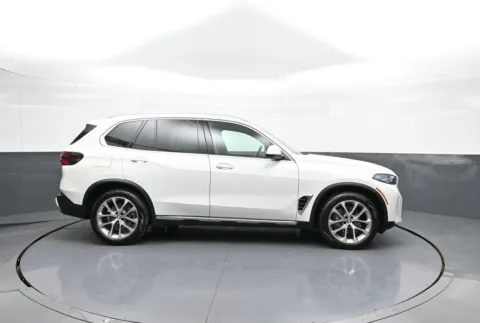 More photos of 2025 BMW X5 xDrive40i at Plaza Kia, NY