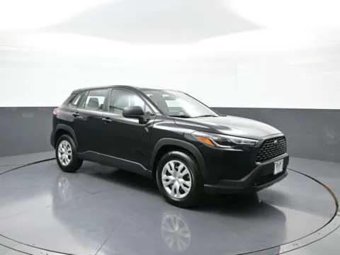 More photos of 2022 Toyota Corolla Cross L at Plaza Kia, NY