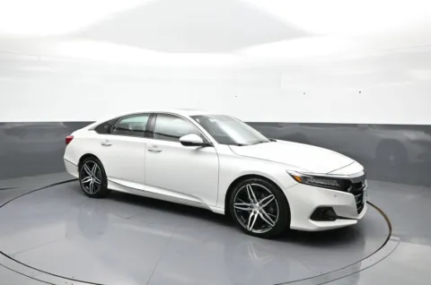 More photos of 2021 Honda Accord Sedan Touring at Plaza Kia, NY