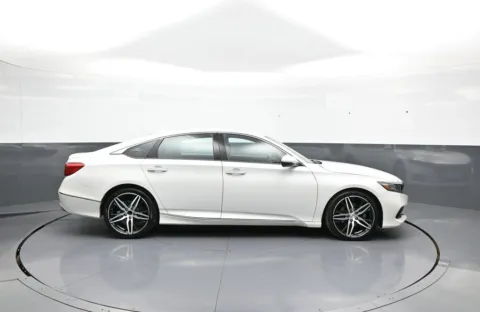 More photos of 2021 Honda Accord Sedan Touring at Plaza Kia, NY