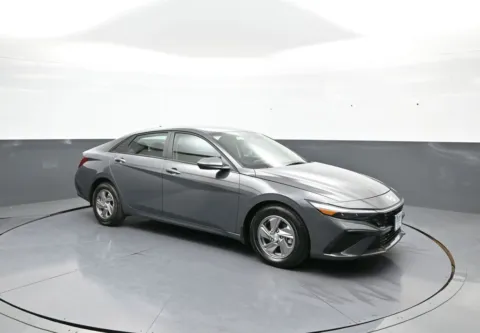 More photos of 2025 Hyundai Elantra SE at Plaza Kia, NY