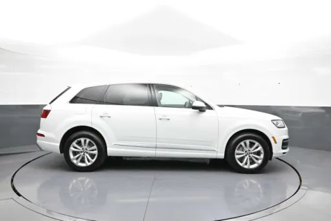 More photos of 2019 Audi Q7 SE Premium at Plaza Kia, NY