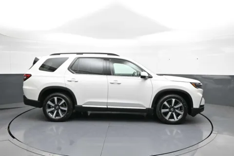 More photos of 2023 Honda Pilot Elite at Plaza Kia, NY