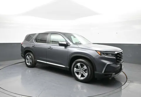 Another view of 2023 Honda Pilot EX-L 8 Passenger for sale in Brooklyn, NY at Plaza Kia