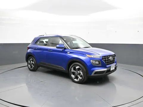 More photos of 2023 Hyundai Venue SEL at Plaza Kia, NY
