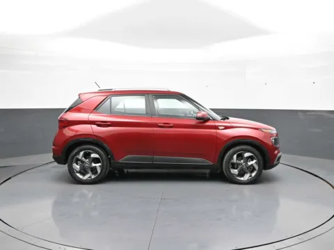 More photos of 2024 Hyundai Venue SEL at Plaza Kia, NY