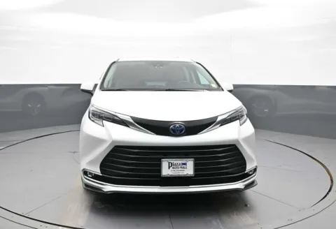 Photos of 2024 Toyota Sienna XLE for sale in Brooklyn, NY at Plaza Kia