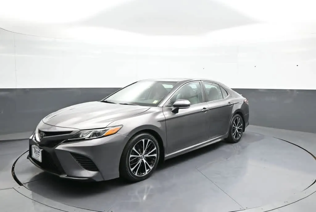 Gray 2020 Toyota Camry SE for sale in Brooklyn, NY