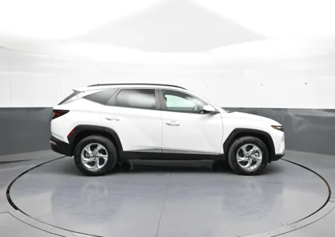 More photos of 2024 Hyundai Tucson SEL at Plaza Kia, NY