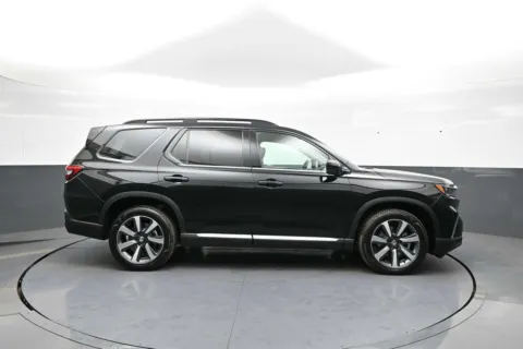 More photos of 2025 Honda Pilot Touring at Plaza Kia, NY