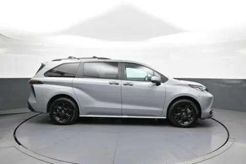 More photos of 2025 Toyota Sienna Woodland Edition at Plaza Toyota, NY
