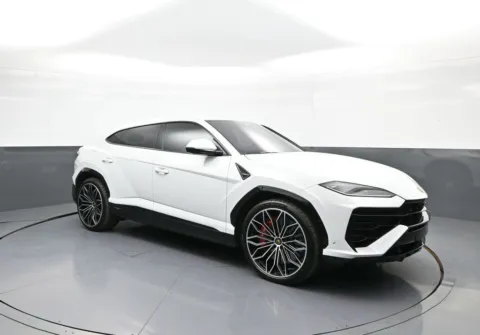 More photos of 2025 Lamborghini Urus SE at Plaza Toyota, NY