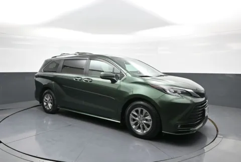 More photos of 2025 Toyota Sienna XLE at Plaza Toyota, NY