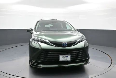 Photos of 2025 Toyota Sienna XLE for sale in Brooklyn, NY at Plaza Toyota