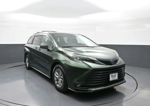 Another view of 2025 Toyota Sienna XLE for sale in Brooklyn, NY at Plaza Toyota