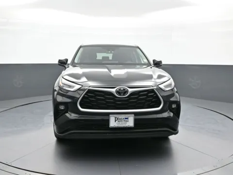 Photos of 2025 Toyota Highlander LE for sale in Brooklyn, NY at Plaza Toyota