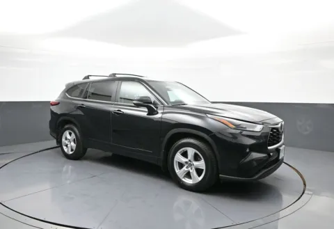 More photos of 2023 Toyota Highlander LE at Plaza Toyota, NY